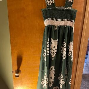 You will look Gorgeous!! Green and White Dress summer dresss. Medium☀️☀️🕶️😍😍